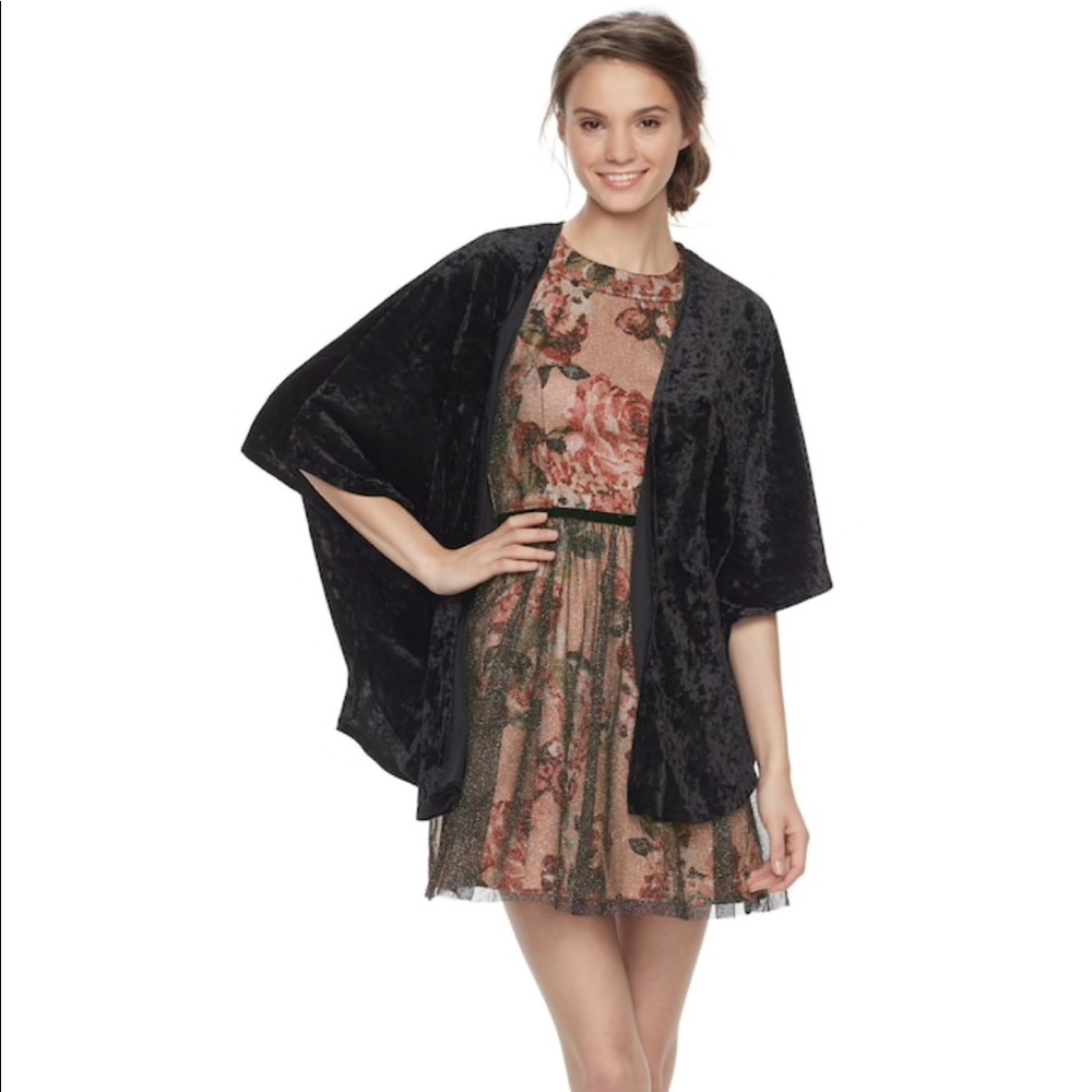 🆕 Madden NYC velvet Ruana